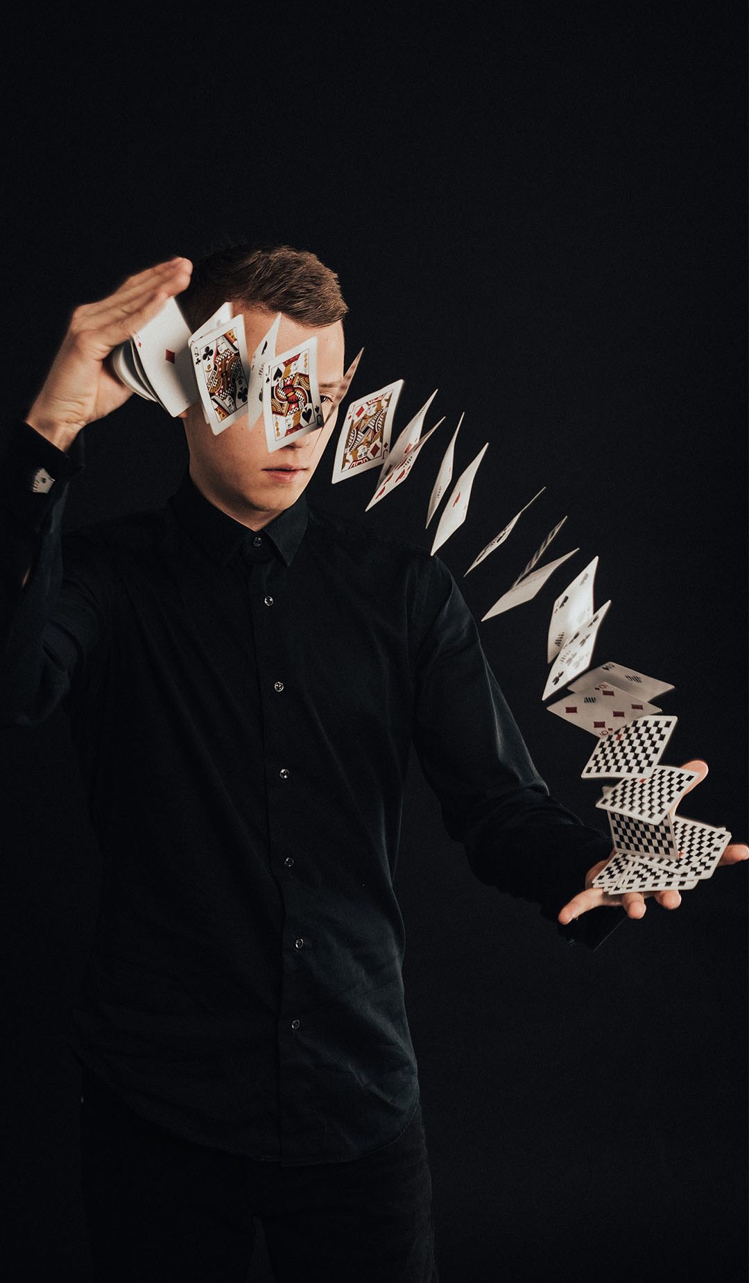 Richmaster-mustkunstnik-richard-kaarna-kontakt