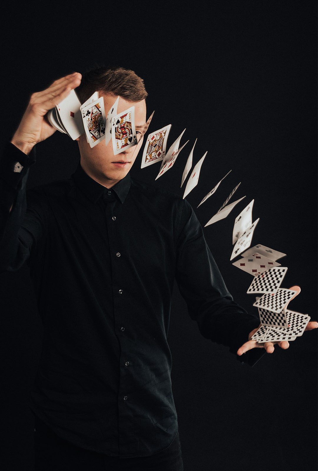 Richmaster-mustkunstnik-richard-kaarna-kontakt